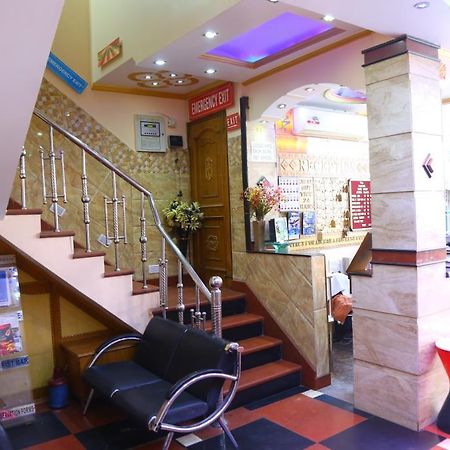 Hotel Ayesha Palace Дели Экстерьер фото