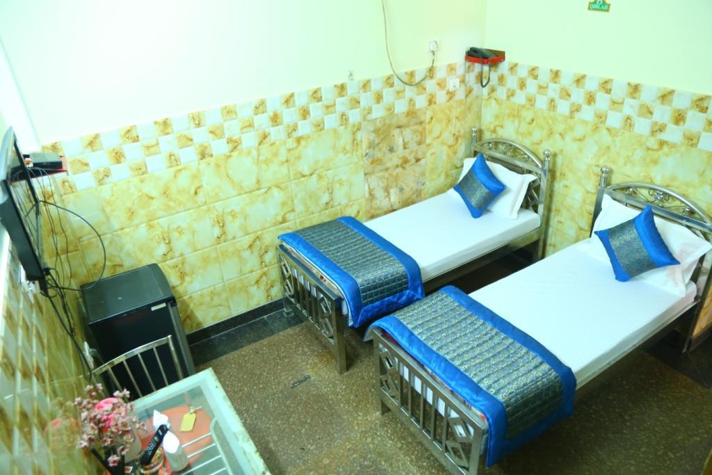 Hotel Ayesha Palace Дели Экстерьер фото