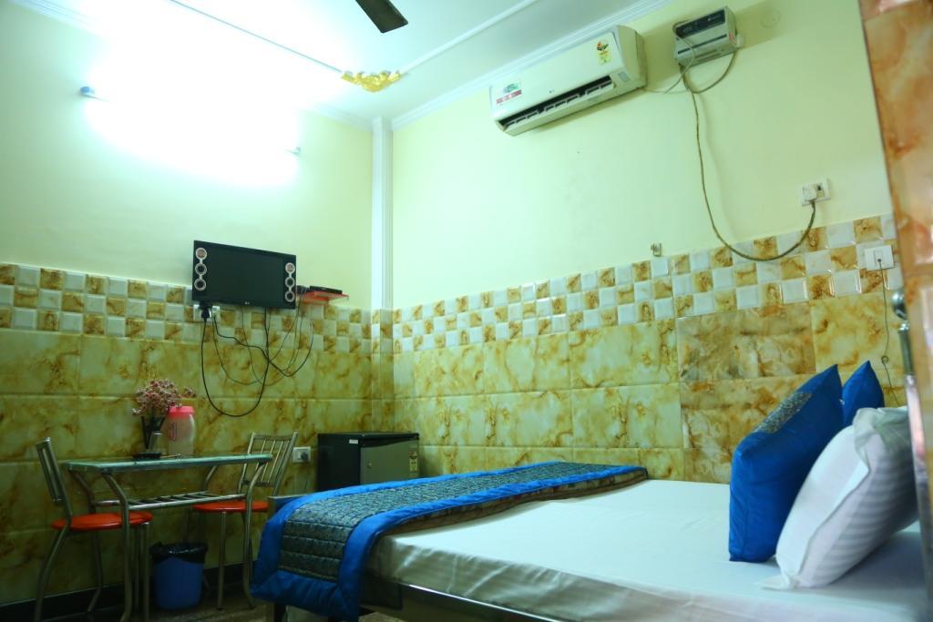 Hotel Ayesha Palace Дели Экстерьер фото